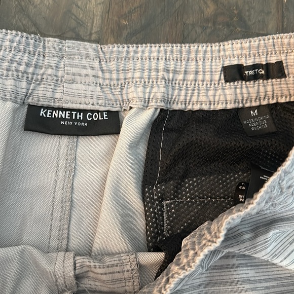 Kenneth Cole Active Gray Drawstring Stretch Shorts Men's Size Medium - Picture 2 of 3